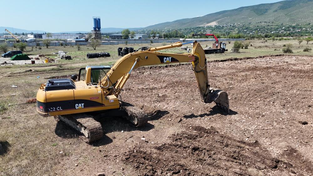 მუხლუხოიანი ექსკავატორი Caterpillar 322 CL